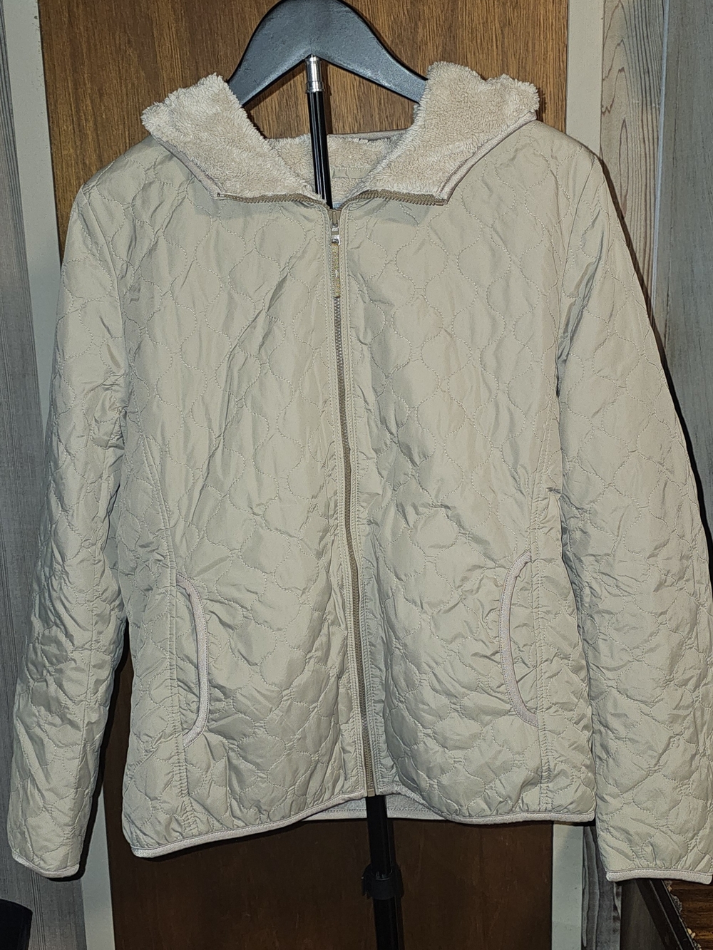 Uniqlo Quilted Hooded Fur Lined Jacket in Cream Super Soft
